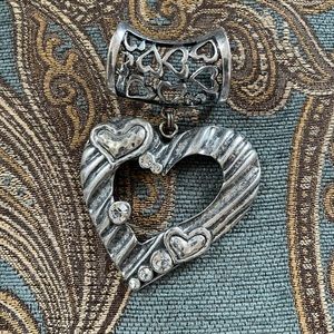 🌸 3/$20 Silver heart scarf pendant